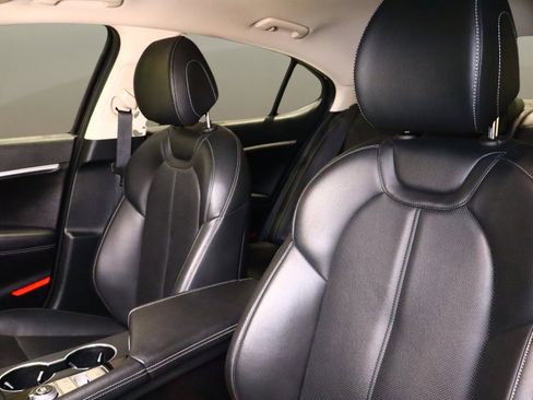 Used 2023 Genesis G70 2.0T image 15