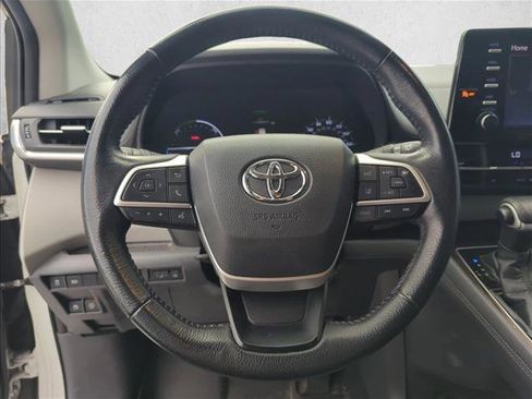 Certified 2021 Toyota Sienna XLE FWD image 12