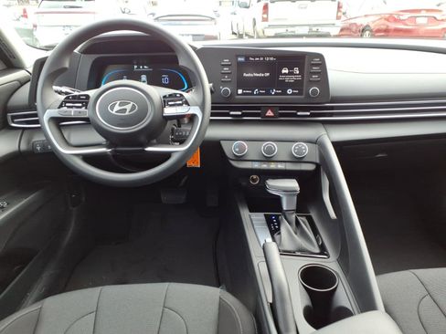 New 2026 Hyundai Elantra SE image 7