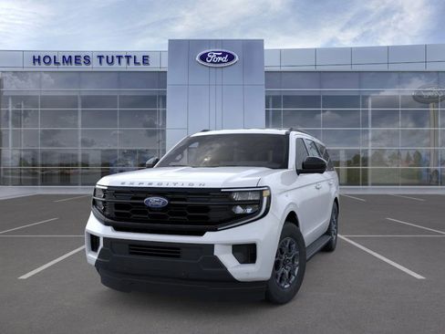 New 2025 Ford Expedition Active image 2