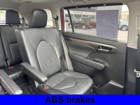 Used 2023 Toyota Highlander Platinum AWD/4WD image 15