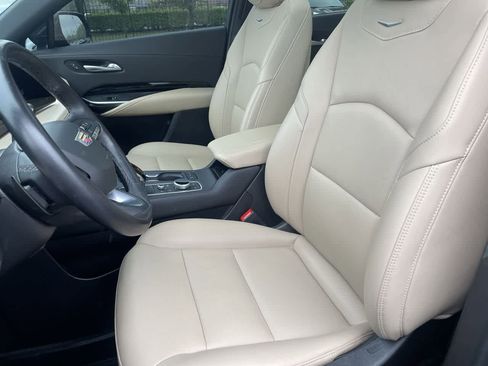 Used 2024 Cadillac XT4 Luxury w/ Cold Weather Package AWD/4WD image 12