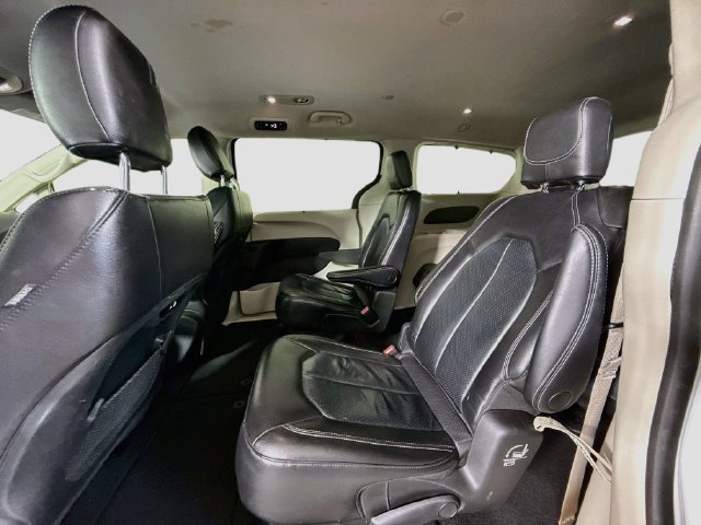 Used 2022 Chrysler Pacifica Touring-L FWD image 24