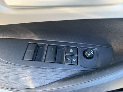 Used 2020 Toyota Corolla LE image 19