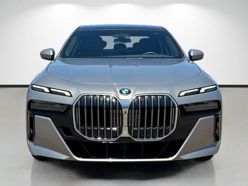 Used 2023 BMW 760i xDrive AWD/4WD image 8