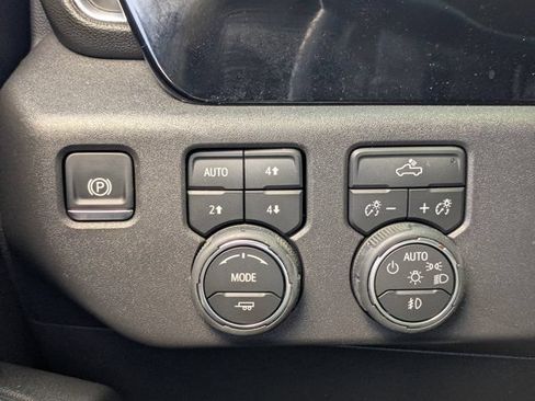Used 2026 Chevrolet Silverado 1500 LT Trail Boss w/ Convenience Package II AWD/4WD image 29