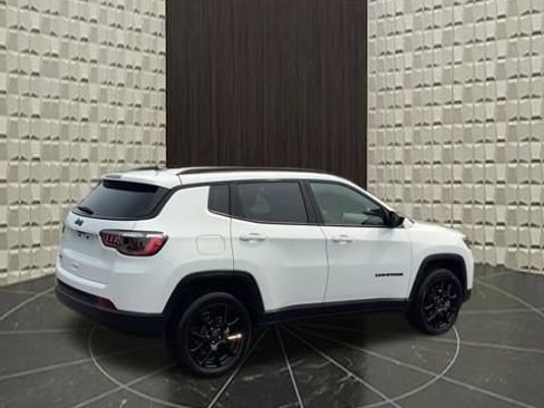 Certified 2025 Jeep Compass Latitude w/ Convenience Group AWD/4WD image 2