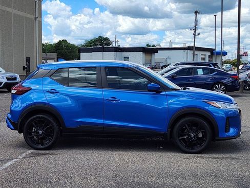 Used 2024 Nissan Kicks SV FWD image 11
