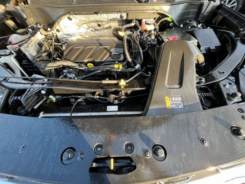 Used 2025 Chevrolet Trax LT image 32