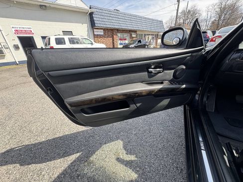 Used 2010 BMW 328i Convertible image 29