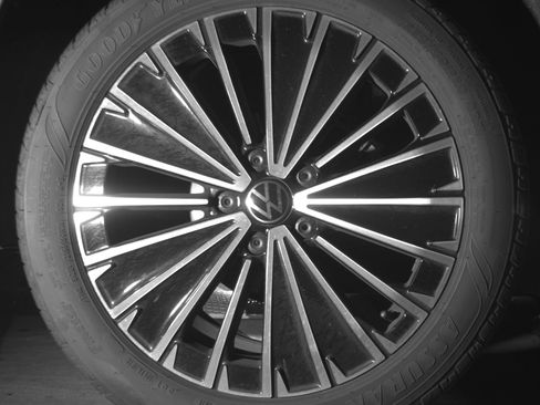 Used 2025 Volkswagen Taos SE image 15