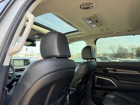 Used 2022 Kia Telluride EX w/ EX Premium Package image 10