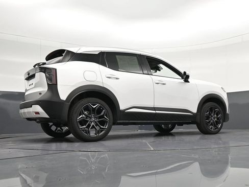 Used 2025 Nissan Kicks SR FWD image 31