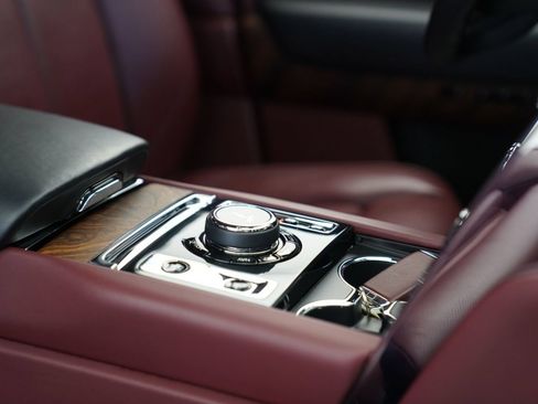 Certified 2020 Rolls-Royce Cullinan AWD/4WD image 38