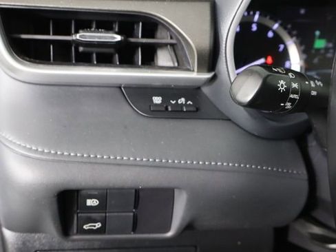 Used 2022 Toyota Highlander XLE FWD image 23