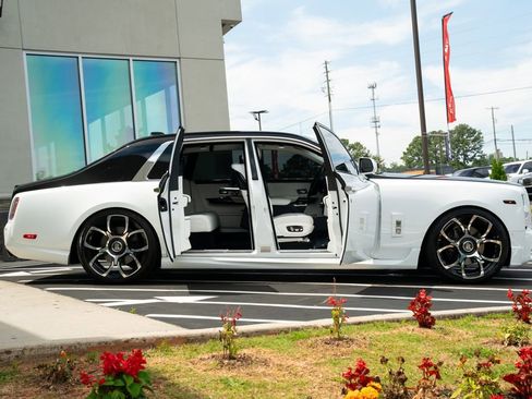 Used 2022 Rolls-Royce Phantom Sedan w/ The Phantom Package RWD image 13