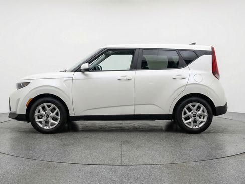 Used 2025 Kia Soul LX w/ LX Technology Package image 3