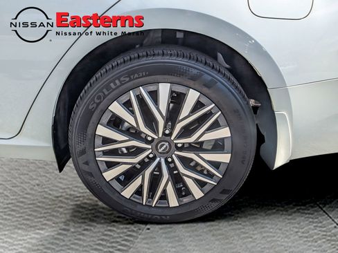 Used 2024 Nissan Altima 2.5 SV AWD/4WD image 8