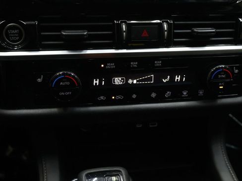 Used 2022 Nissan Pathfinder SV AWD/4WD image 26