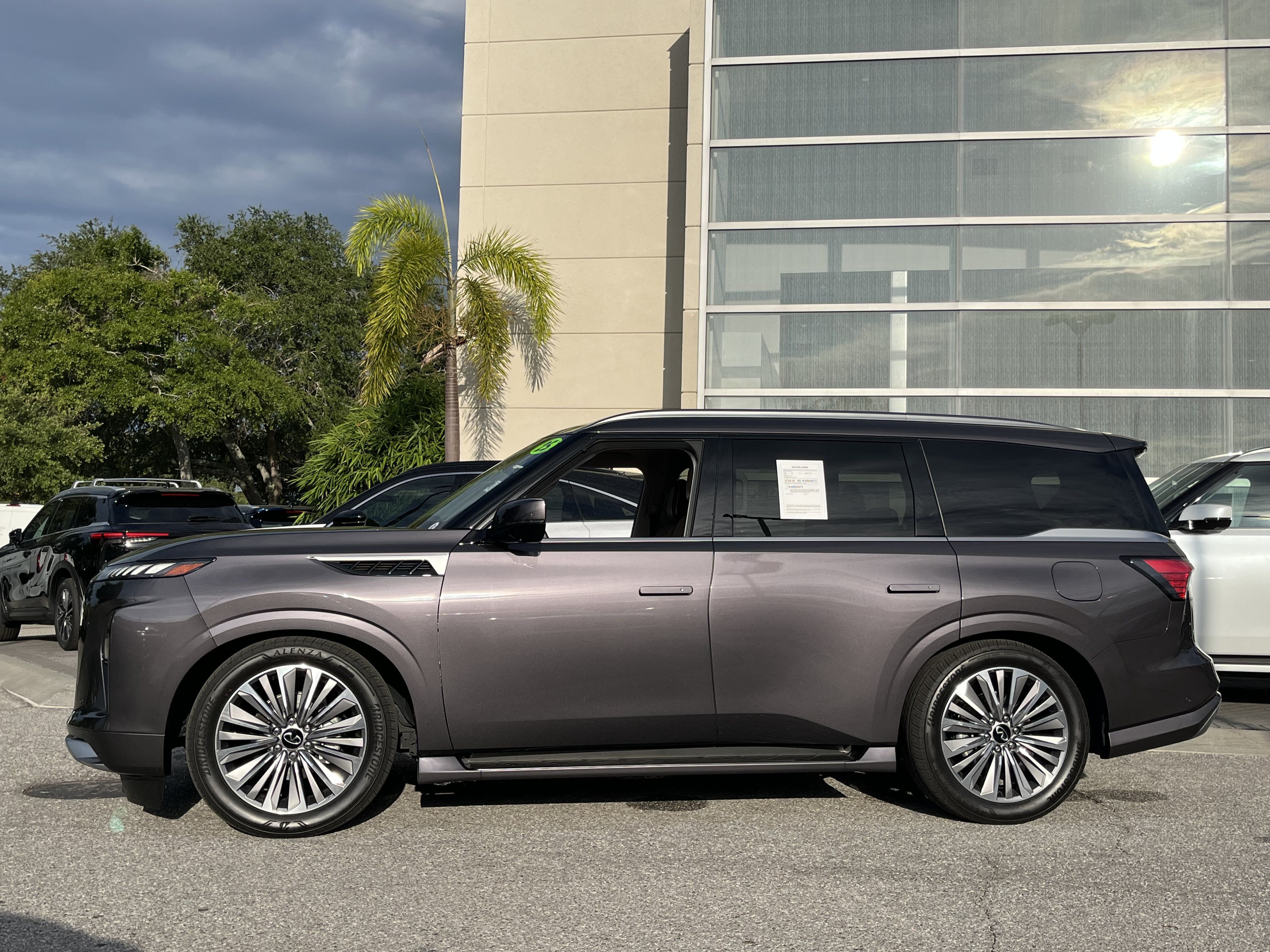 Used 2025 INFINITI QX80 Sensory AWD/4WD image 6