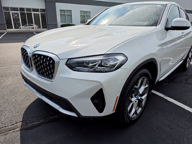 Used 2024 BMW X4 xDrive30i w/ Premium Package AWD/4WD image 12