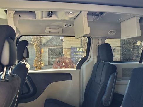 Used 2011 Chrysler Town & Country Touring FWD image 34
