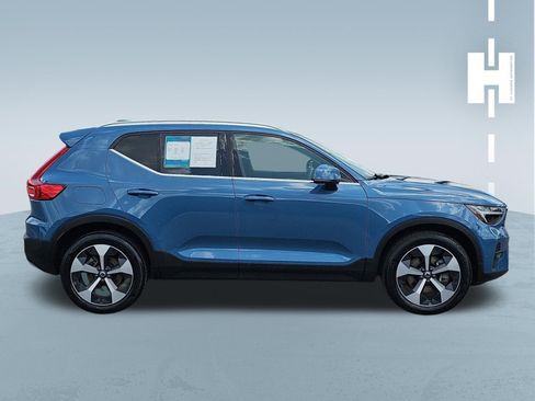 Used 2025 Volvo XC40 B5 Plus AWD/4WD image 3