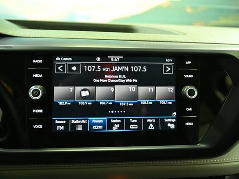 Used 2024 Volkswagen Taos SE image 38