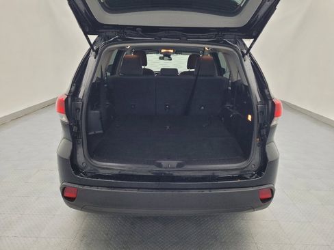 Used 2019 Toyota Highlander LE image 29