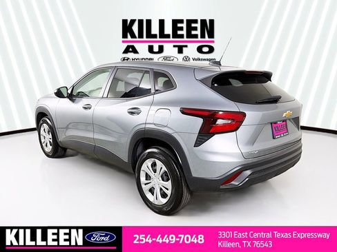 Used 2024 Chevrolet Trax LS w/ Driver Confidence Package image 6