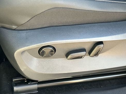 Certified 2024 Volkswagen Tiguan SE R-Line image 17