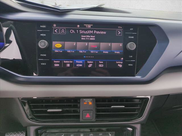 Used 2023 Volkswagen Taos SE w/ Panoramic Sunroof Package FWD image 14