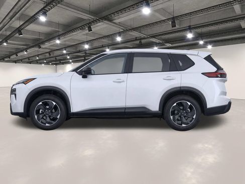 Used 2025 Nissan Rogue SV FWD image 6