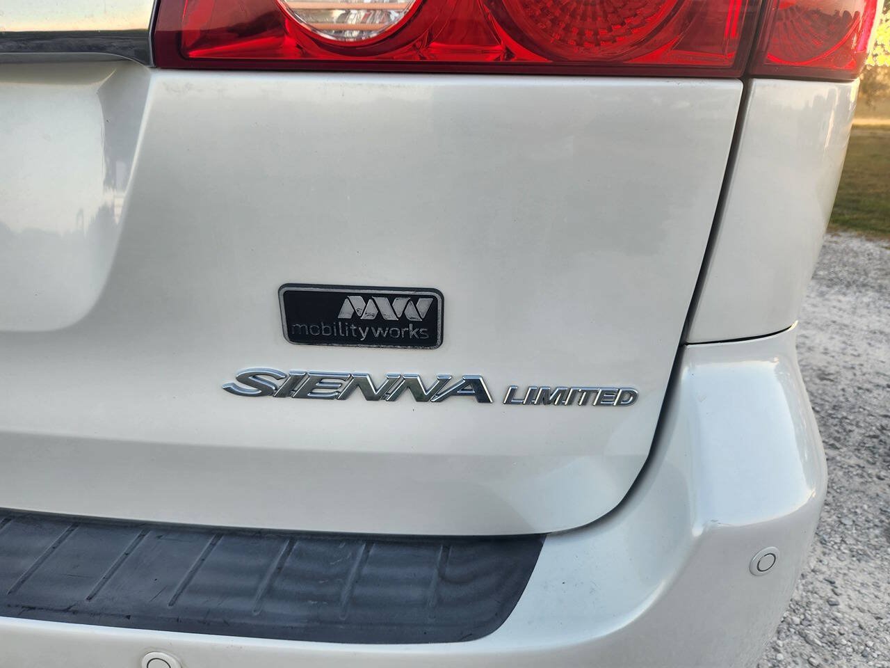 Used 2008 Toyota Sienna XLE Limited w/ XLE Limited Pkg 2 FWD image 8