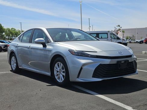 Used 2025 Toyota Camry LE FWD image 3