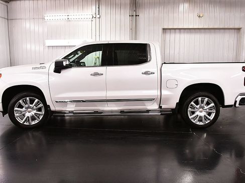 Used 2023 Chevrolet Silverado 1500 High Country w/ Technology Package AWD/4WD image 4