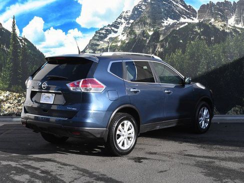 Used 2016 Nissan Rogue SV image 3