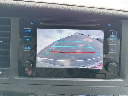 Used 2015 Toyota Sienna XLE Premium image 19