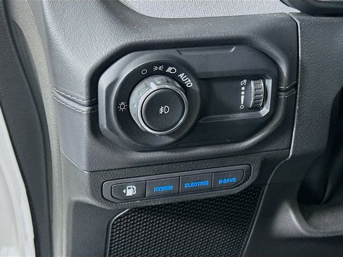 Used 2025 Jeep Wrangler Unlimited Sahara AWD/4WD image 17