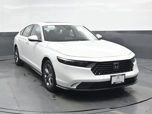 Used 2023 Honda Accord EX image 5