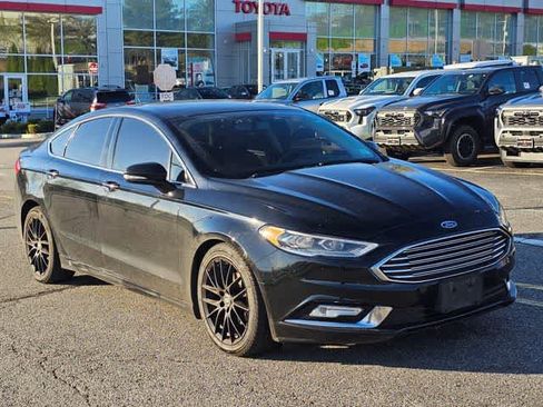 Used 2017 Ford Fusion Titanium image 3