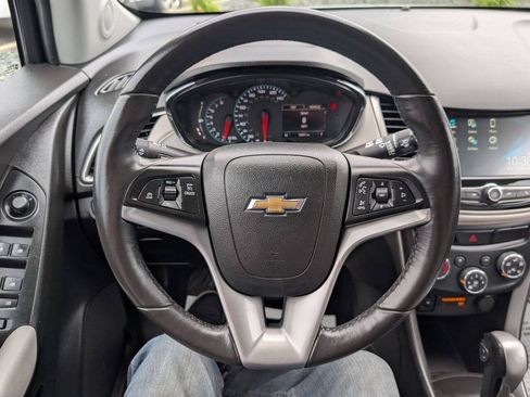 Used 2017 Chevrolet Trax LT w/ LT Convenience Package FWD image 18