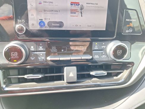 Used 2024 Toyota Highlander LE image 27