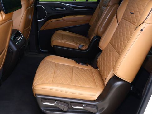 Used 2021 Cadillac Escalade ESV Premium Luxury RWD image 28