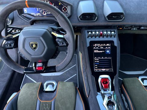 Used 2024 Lamborghini Huracan Sterrato image 6