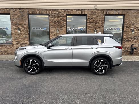 Used 2022 Mitsubishi Outlander SE AWD/4WD image 2