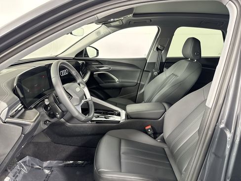 Used 2025 Audi Q5 Premium Plus w/ Premium Plus image 2