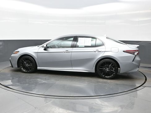 Used 2023 Toyota Camry XSE image 3