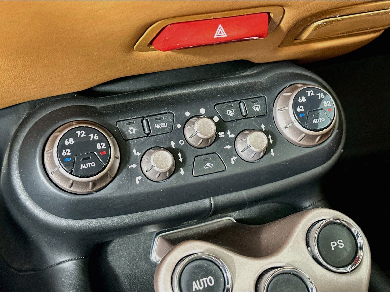 Used 2014 Ferrari California RWD image 28