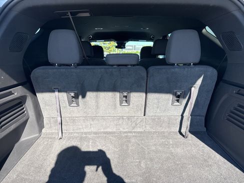 Used 2025 Chevrolet Traverse LT image 14